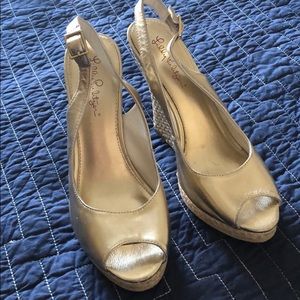 Lilly Pulitzer Gold Metallic Kristin Wedges  10m